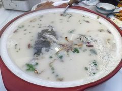 鱼头豆腐奶汤-黄牛肉馆·皖南土菜