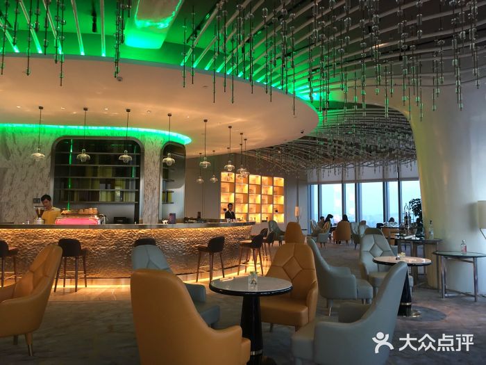三迪希尔顿酒店·星空酒廊大堂图片