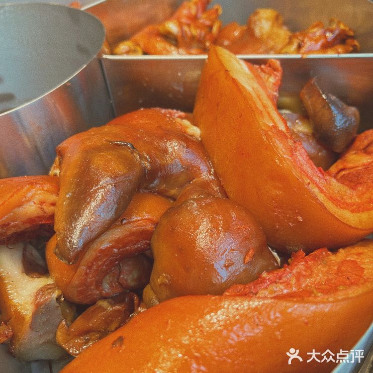 这蹄花，送我还真的就要了，来上一桶蹄花吧