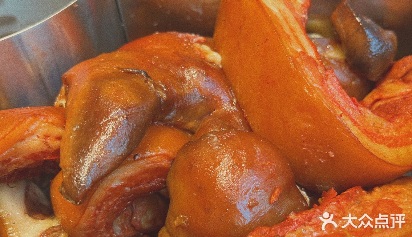 这蹄花，送我还真的就要了，来上一桶蹄花吧