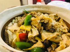 脆皮红烧乳鸽-惠爱餐厅