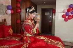 -爱伊人婚纱礼服美妆馆
