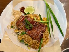 泰式炒金边粉配猪颈肉-帕蓝·暹罗料理(大学路店)