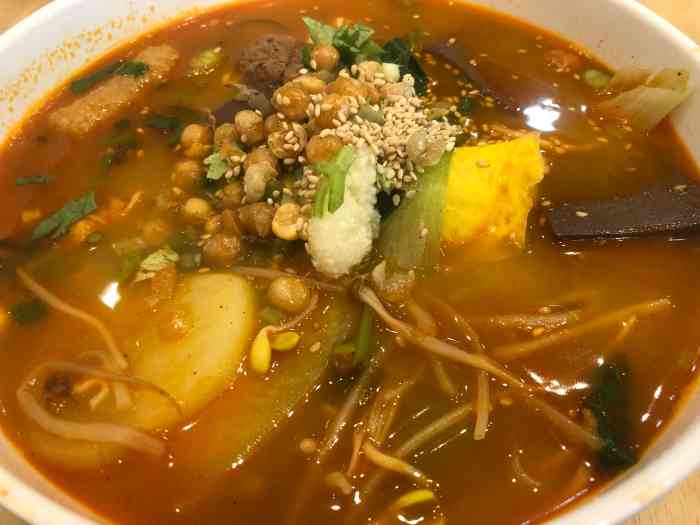 麻小友麻辣烫-"[薄荷]环境:很小的一家店,不过装修很特.