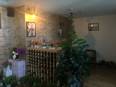 等位区-忘忧草融合私房菜(红鼎国际店)