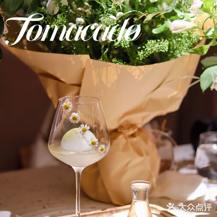 Tomacado 花厨｜鲜花与餐厅的结合浪漫与温度并存