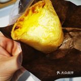 一进店有点被惊到，这家店也太大了吧，面包种类好多