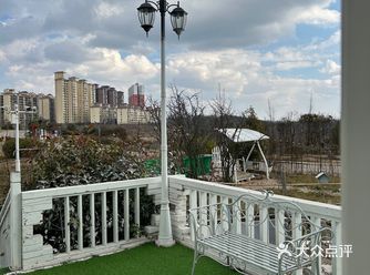 这个店里风景特别好，饮品也比较清爽可口，店里的店员服