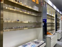 -视野联行眼镜•蔡司•依视路(温江店)