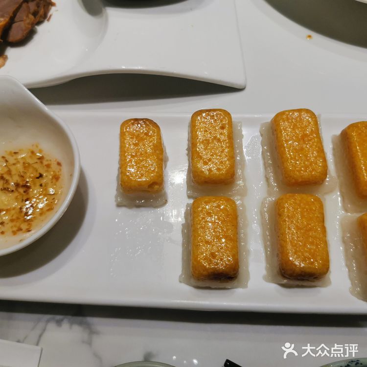 朋友一起吃饭。六点半的还有空位，坐了不到半小时