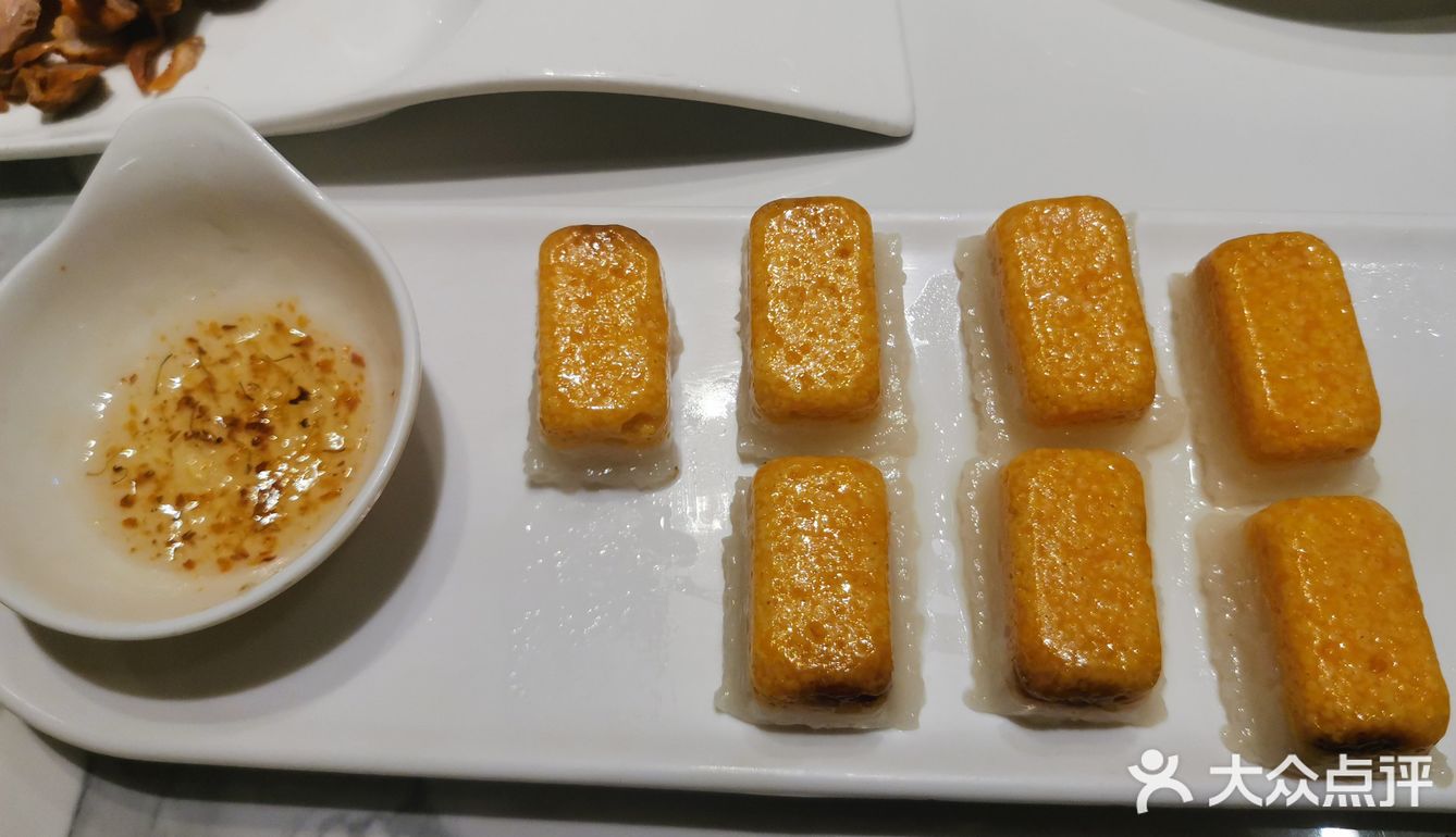 朋友一起吃饭。六点半的还有空位，坐了不到半小时