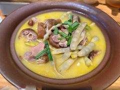 -帅巴人舅母子腊蹄民俗村