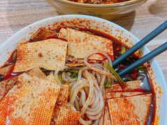 麻辣米线-老字号杨坡红油米线腊汁肉夹馍(东四道巷店)