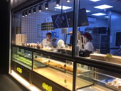 面包甜点陈列柜-鲍师傅糕点(江苏路店)