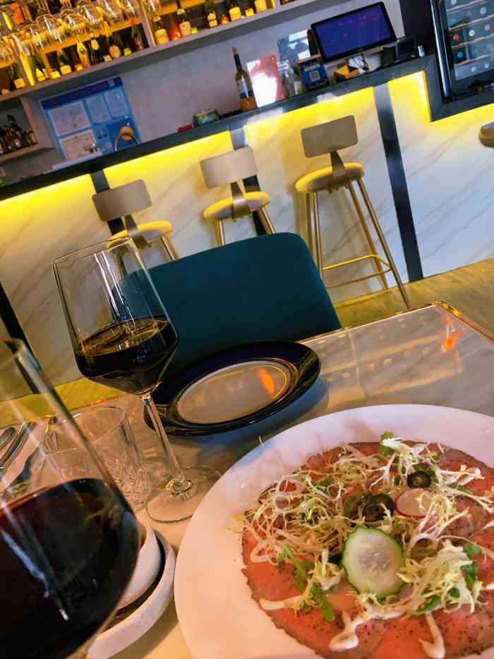 chezlouis喜乐意西餐厅(静安寺店)-"【位置】巨鹿路,758内,5楼【环境