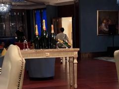 -龙虾酒吧扒房(宁波香格里拉店)