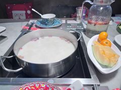 -尚尚仙·酸汤猪手·猪肚鸡火锅(华联万柳购物中心店)
