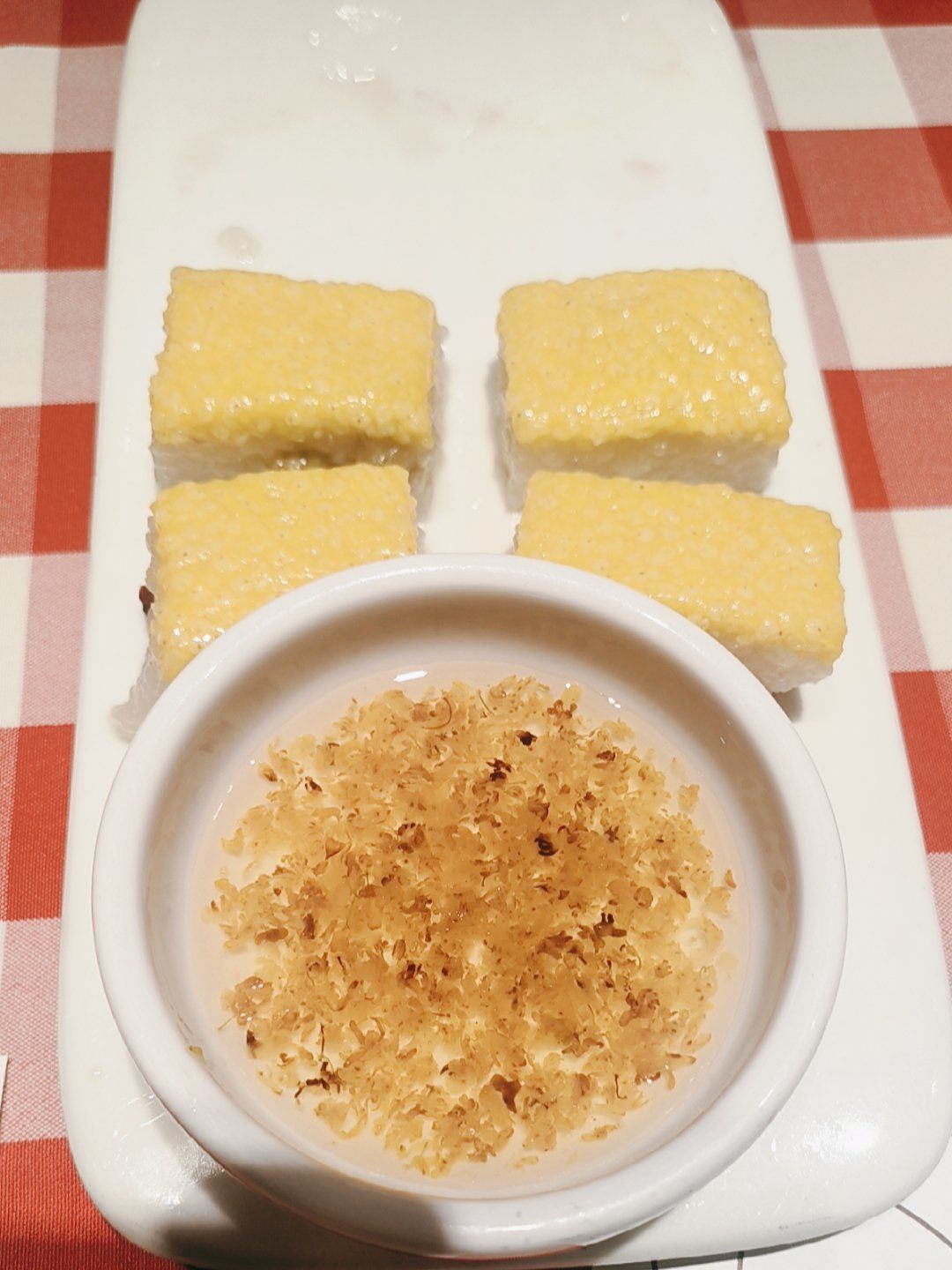 西贝黄米凉糕真好吃,每次来小朋友都有点一份