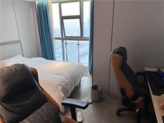 -网鱼电竞酒店(成都欢乐谷金府地铁站店)