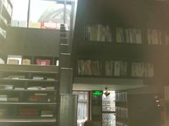 iphone_upload_pic-钟书阁(松江泰晤士小镇店)