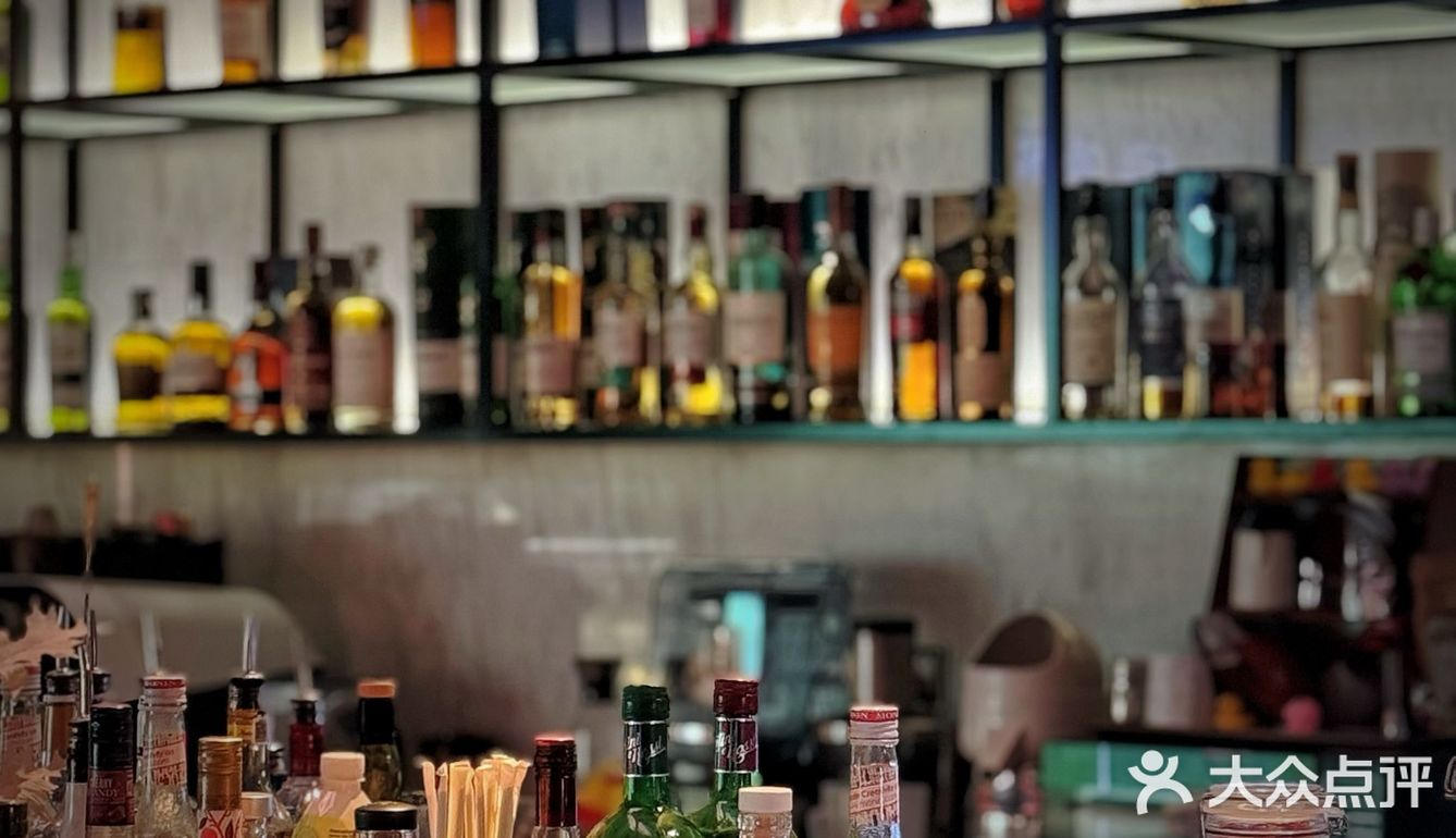 这里的露台view真的好棒，下雨也唯美