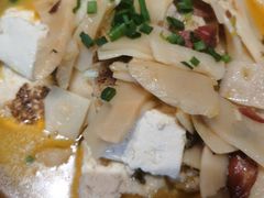-头上红煨盐鸡·非遗院子餐厅