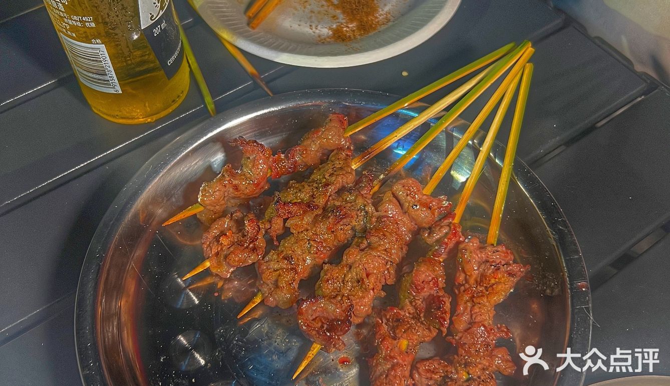 露天街边吃烤串才是厦门，白天肉铺晚上烤串