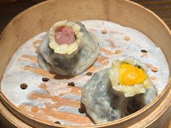 咸蛋黄乌米烧麦-佬泰丰斋· 乌镇茶食餐厅