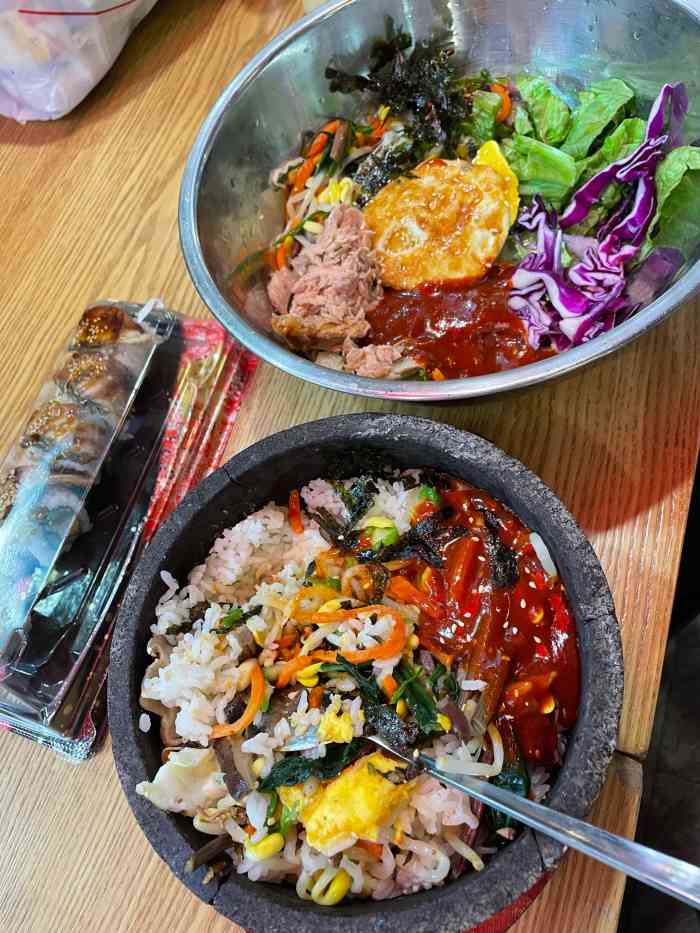 服务态度不错  「冷面」量大,味道清爽,一起95饭的小姐姐算饭量大的