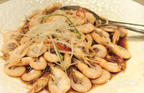 Soy Sauce and Scallion Steamed Fresh White Shrimp