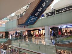 -URBAN REVIVO(高德置地广场·春广场店)