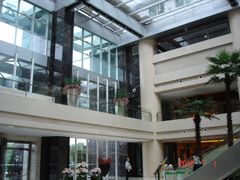 酒店大堂的天花-广州白云机场雅高铂尔曼大酒店