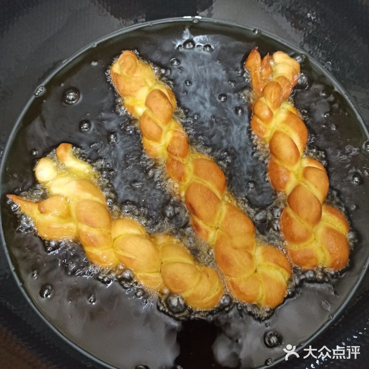 朋友圈里看到有人自己做麻花，老公说他也很想吃