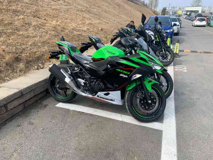 川崎(金港旗舰店)-"三月中旬的一个高温天气去探店 整个汽车园.