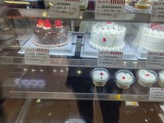 -红宝石·鲜奶小方·海派西点房(莘庄龙之梦店)