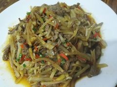 土烧萝卜牛肉丝-三千西子