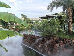 -茅草房·河畔园林火锅