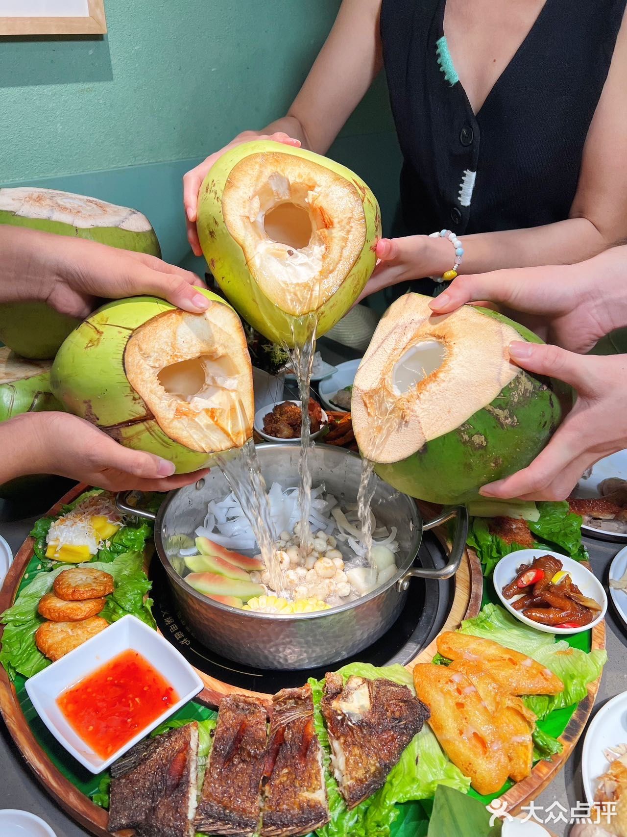 必点的大转盘超值，一次性吃到十几种海南特色美食