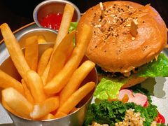 香浓蘑菇牛肉汉堡-bluefrog蓝蛙(皇庭广场店)