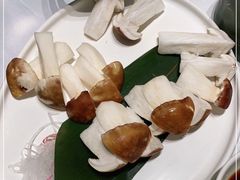 -红鼎豆捞·非遗鲍皇汤火锅(宝丰路店)