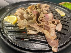 柠檬香草黑椒牛五花-小米烤肉-泥炉炭烤(常营店)