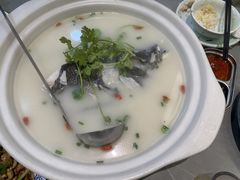 浓情浓汤鱼头-水边人家·鱼宴餐厅·淳鱼馆(千岛湖店)