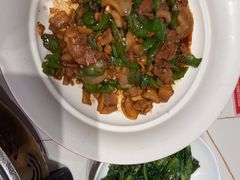 -阿瓦山寨·湘菜现炒·剁椒鱼头王(咸阳总店)