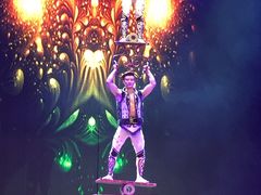 -工人俱乐部剧场杂技表演