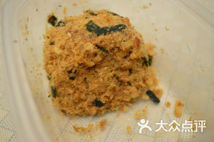 歡牛肉鬆小貝:海苔肉鬆小貝,絲狀肉鬆搭配歡牛家的戚風蛋糕還有沙拉醬