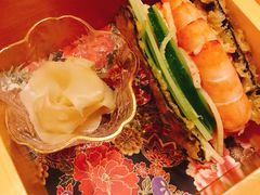 牛油果鲜虾手卷-松涛日本料理