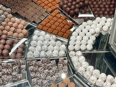 -Laderach 莱德拉(上海环贸iapm店)