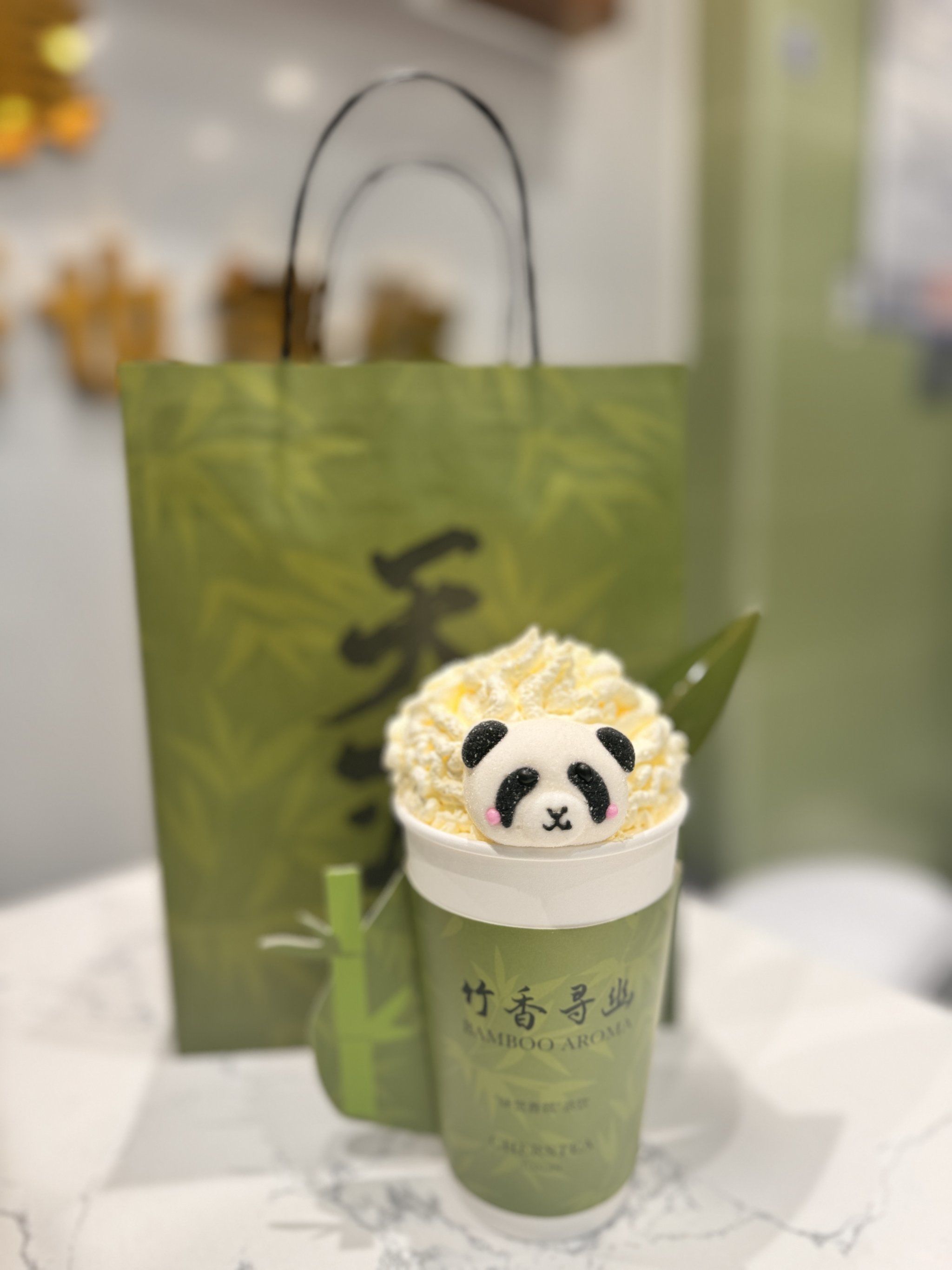 吃货的探店日记 #人人都是美食家 
颜值爆表的奶茶 大熊猫可暗浇