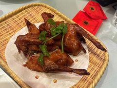 脆皮盐焗乳鸽-香港新曜记茶餐厅(星耀城店)