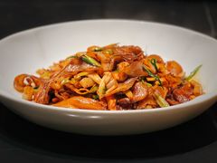 大蒜苗炒烟熏猪耳朵猪脸肉-新荣记(西溪湿地店)